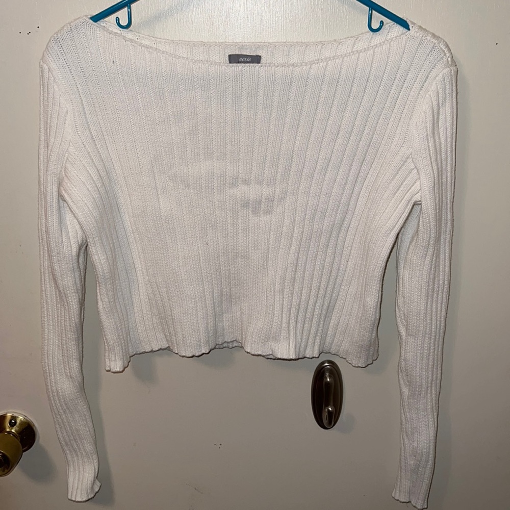 White knit long sleeved cropped sweater